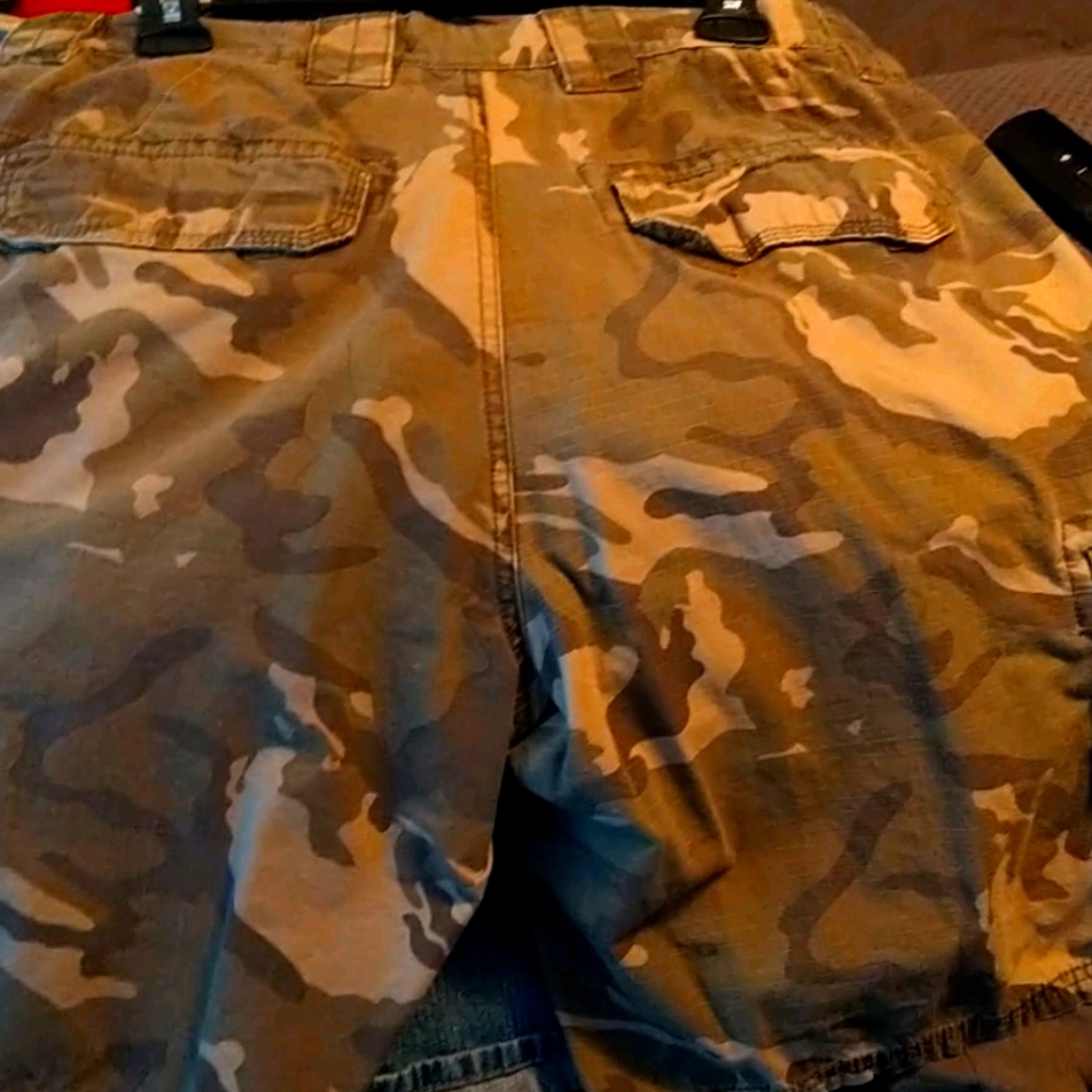 NWOT camouflage cargo shorts